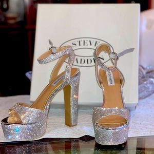 Steve Madden Silver Sequin Platform Heels *Size 8 1/2* NEVER WORN